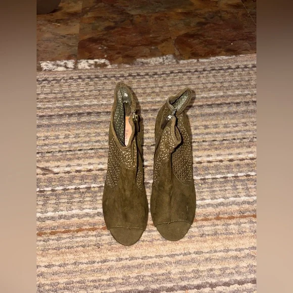 Bamboo • Green Booties - Picture 1 of 2